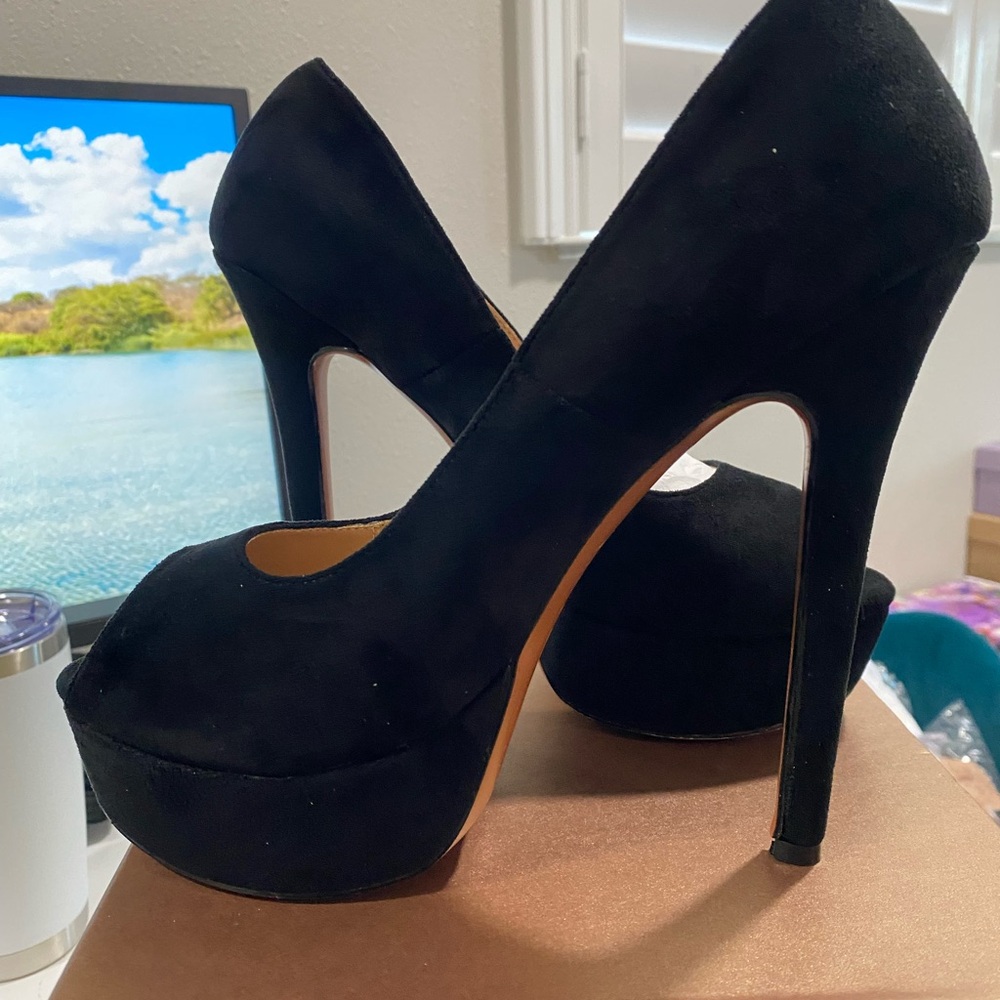 Beautiful peep toe heels size 10